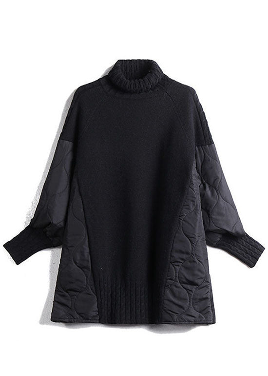 Proste swetry czekoladowe z golfem, patchworkiem i luźnym splotem na jesień